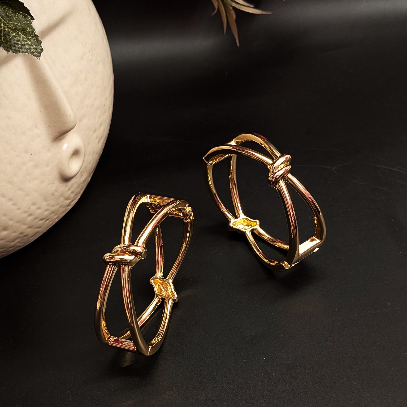 Golden Knot Cuff Bracelet – Bold Minimalist Statement