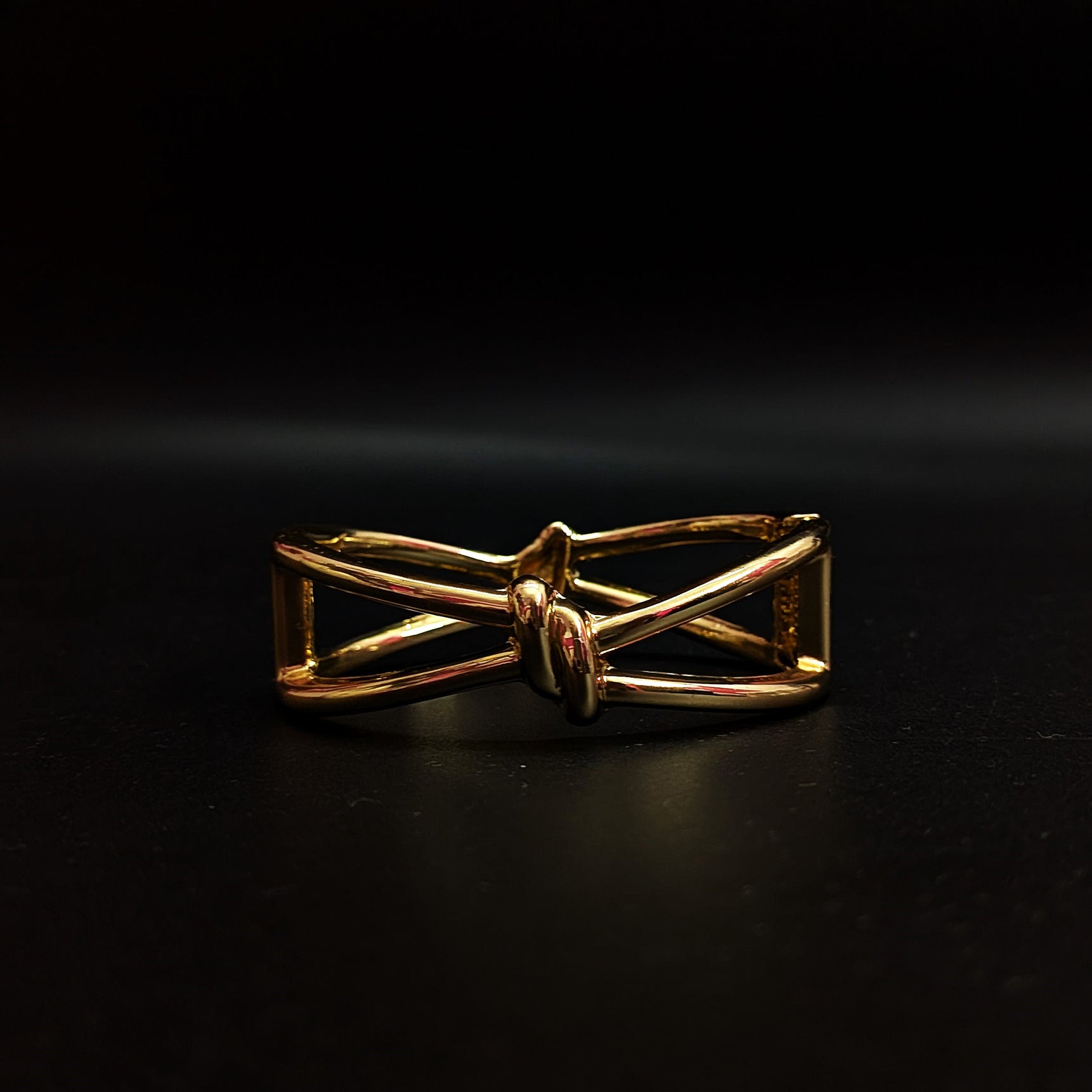 Golden Knot Cuff Bracelet – Bold Minimalist Statement