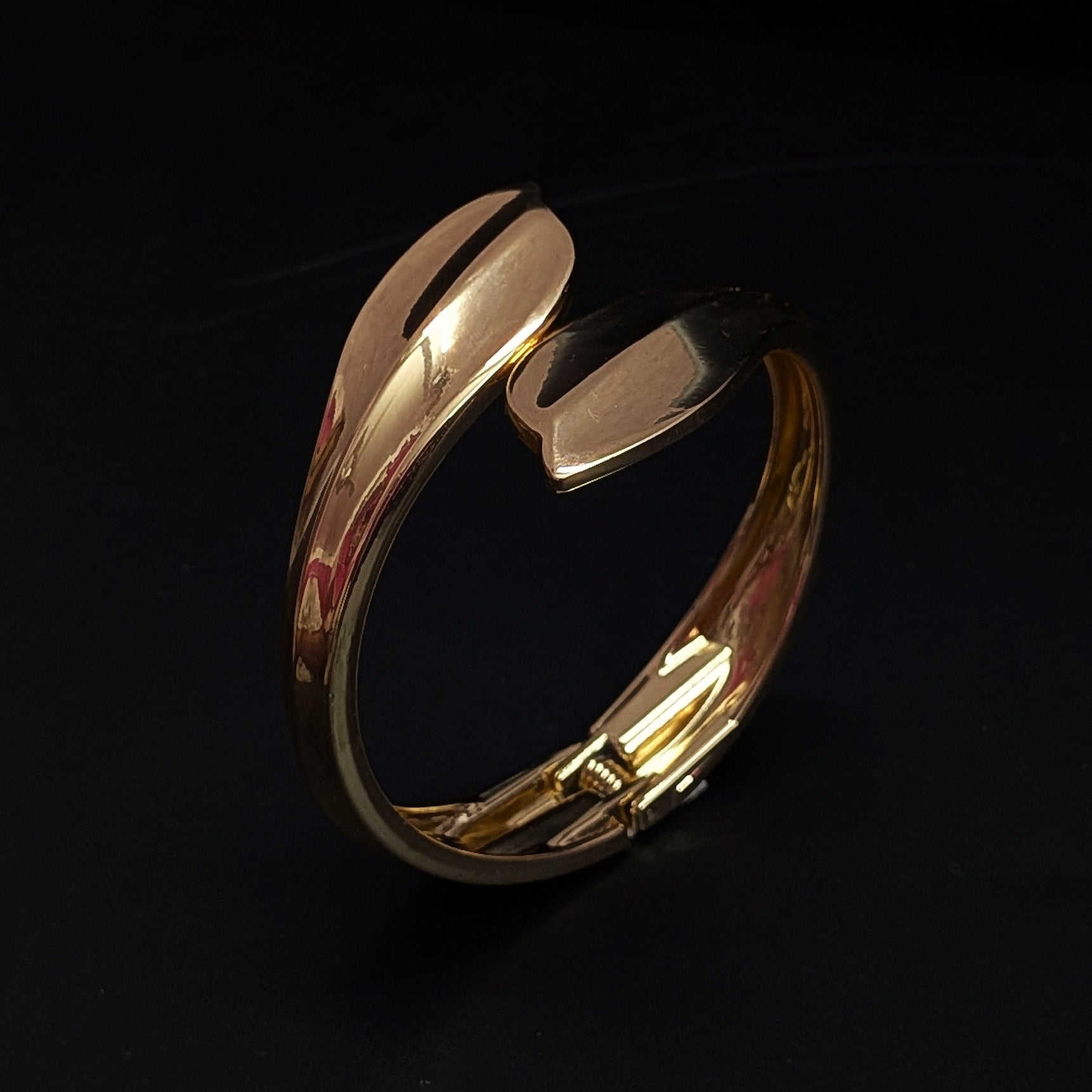 Golden Flame Cuff Bracelet – Bold Sculpted Statement